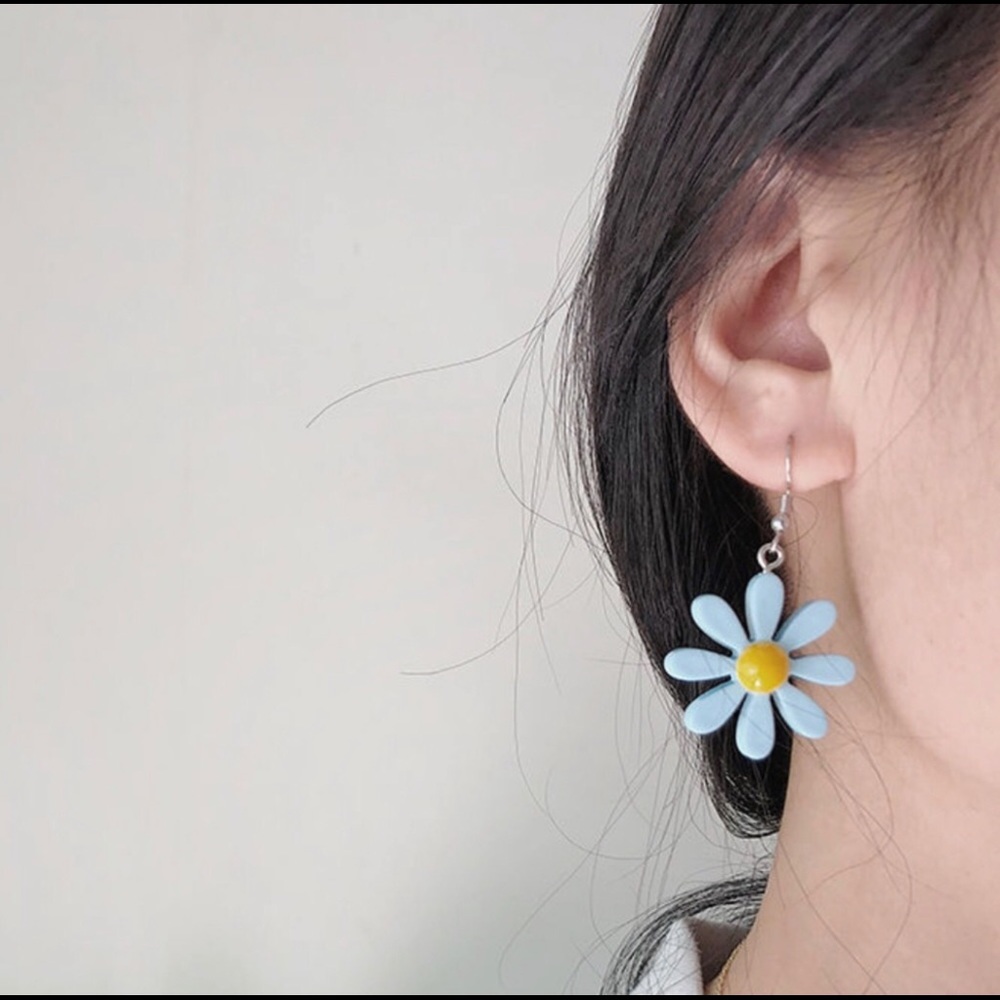 Flower drop earrings